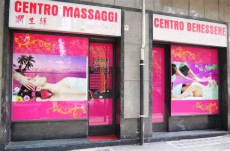 Erotic massage Montecchio Emilia
