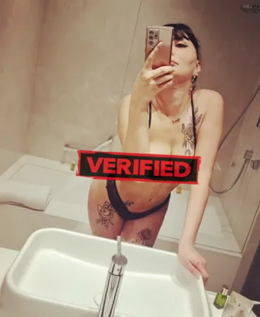 Amanda sexy Prostitute Zarzir